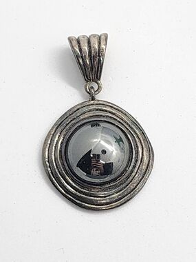 ✨️ 5 For 25 ✨️ Premier Designs Silver-Tone Round Hematite Cabochon Pendant